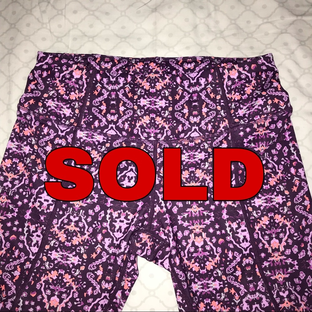 SOLD! NWOT Work out Capri Leggings
